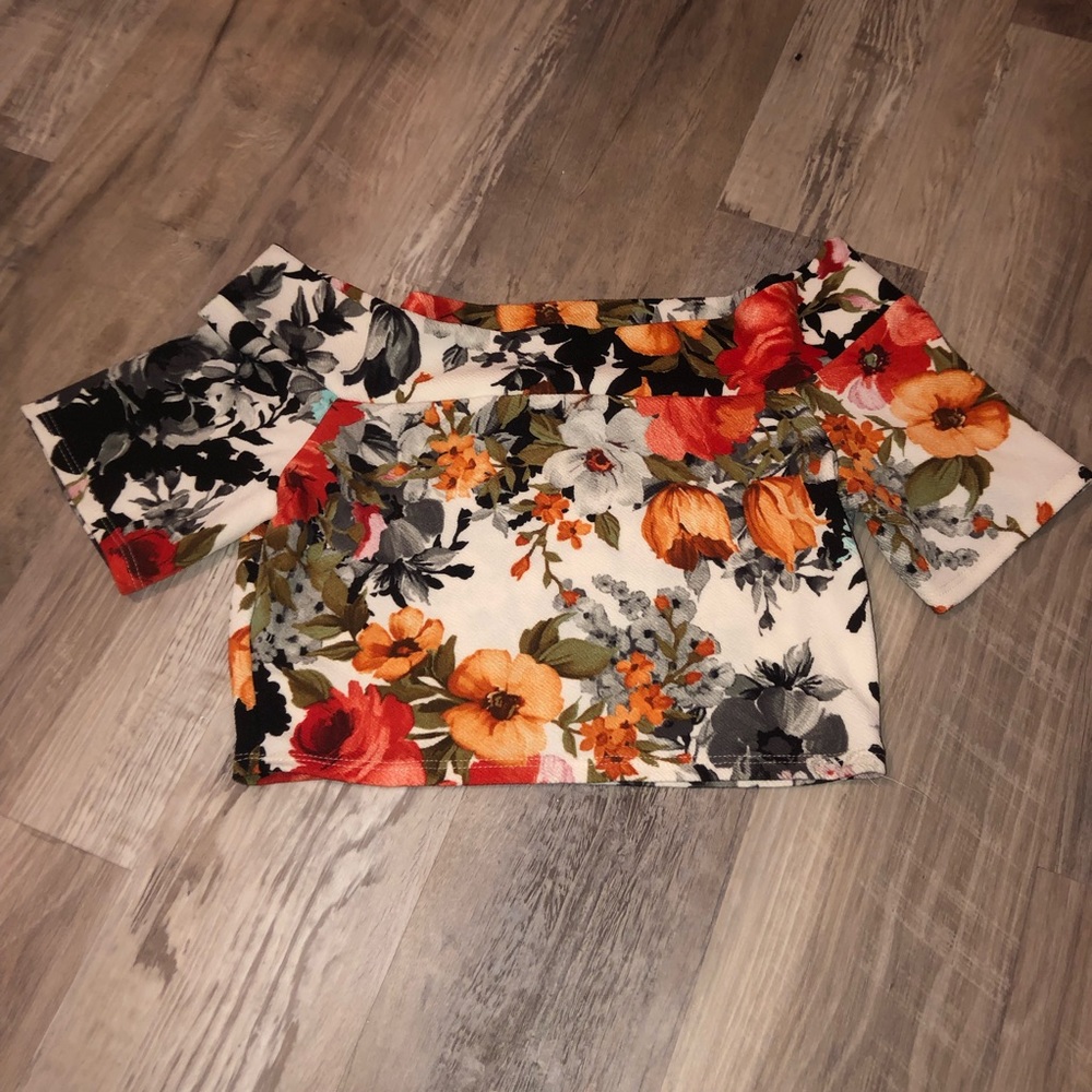 Woman’s Off shoulder crop top
